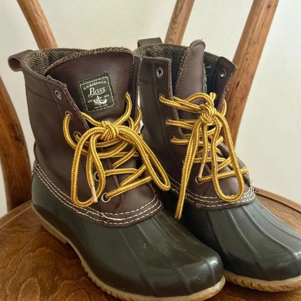 Bass brown duck boots with yellow laces